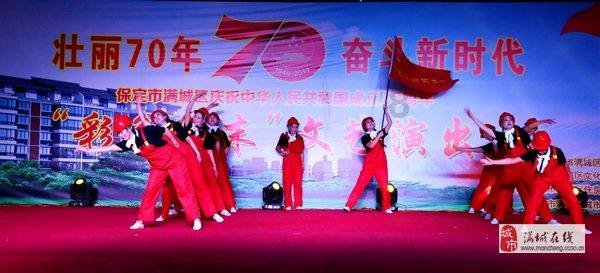 闽南千年渔村蟳埔:簪花成海引客来
